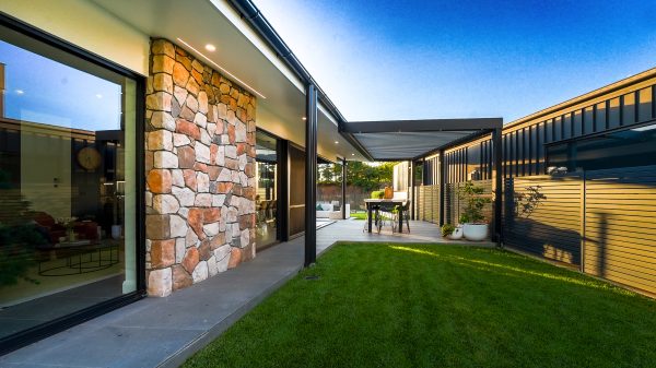 Outdoor Entertaining Oasis