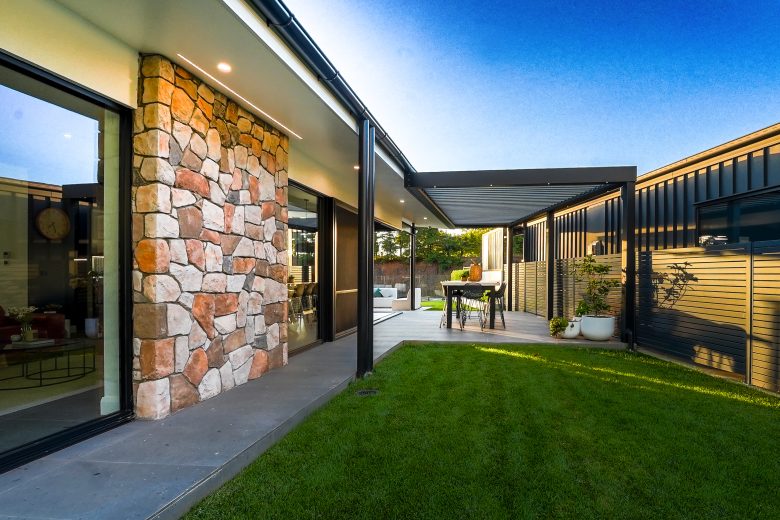 Outdoor Entertaining Oasis